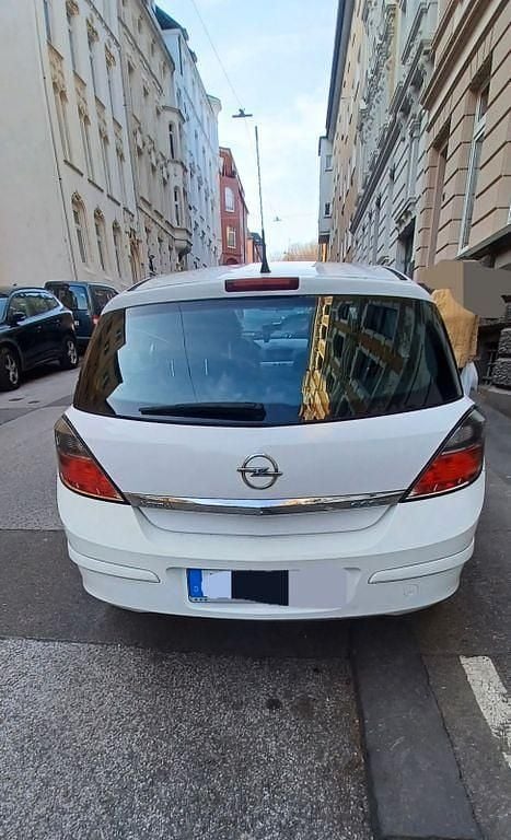 Gebraucht Opel Astra Edition 90 PS (66 kW) 2009 Weiß Limousine