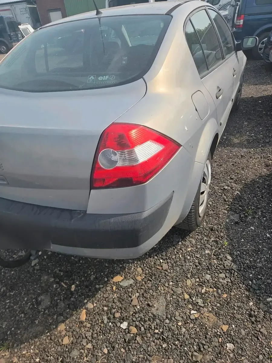 Gebraucht Renault Mégane 90 PS (66 kW) 2004 Grau Limousine
