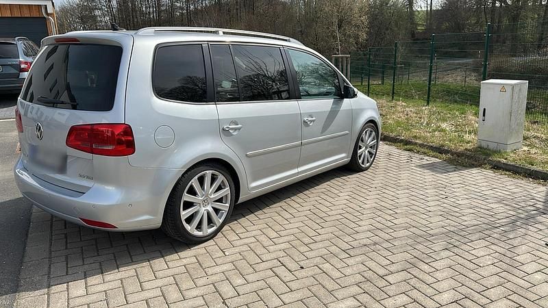 Gebraucht VW Touran 140 PS (102 kW) 2012 Silber Van / Kleinbus