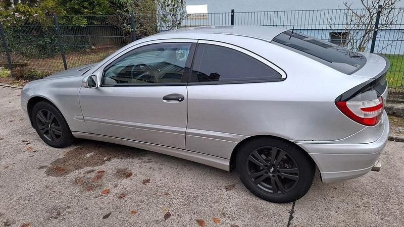 Gebraucht Mercedes C180 143 PS (105 kW) 2002 Silber Coupé