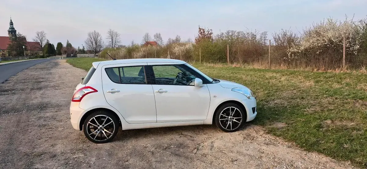 Gebraucht Suzuki Swift 94 PS (69 kW) 2011 Weiß Kleinwagen
