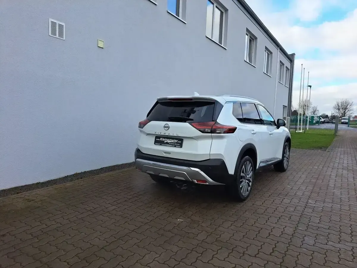 Neu Nissan X-Trail Tekna+ 163 PS (119 kW) 2026 Weiß SUV