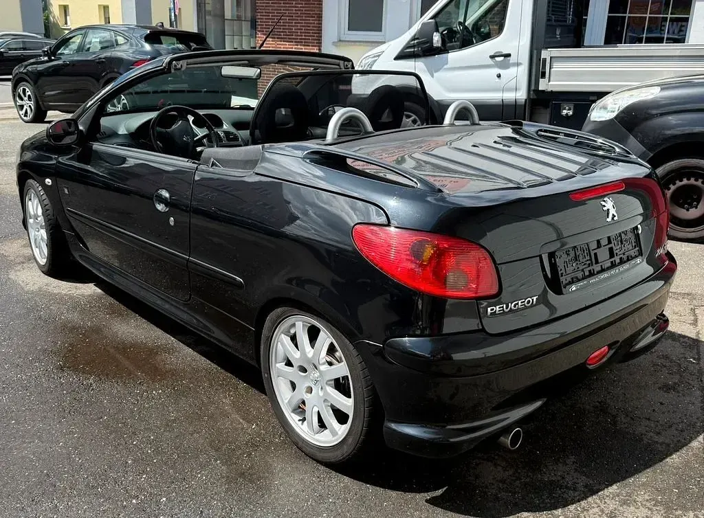 Gebraucht Peugeot 206 CC 109 PS (80 kW) 2006 Schwarz Cabrio