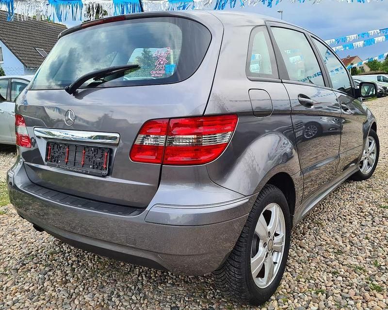 Gebraucht Mercedes B180 116 PS (85 kW) 2010 Grau Van / Kleinbus