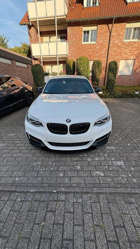 Weiß Gebraucht 2016 BMW 220 Coupé | 18.800 € (Fairer Preis) - Bild 1/4