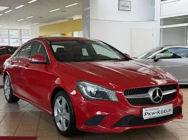 Gebraucht Mercedes CLA200 Urban 156 PS (114 kW) 2013 Rot Limousine