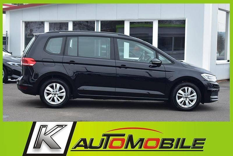 Gebraucht VW Touran 150 PS (110 kW) 2024 Schwarz Van / Kleinbus