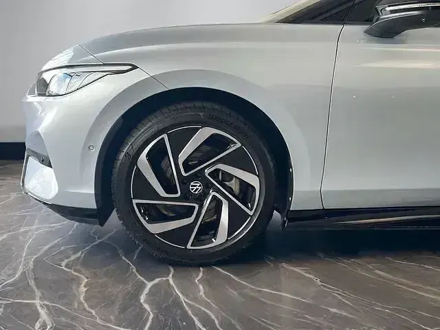 Gebraucht VW ID.7 Pro 210 kW (286 PS) 2025 Silber Kombi