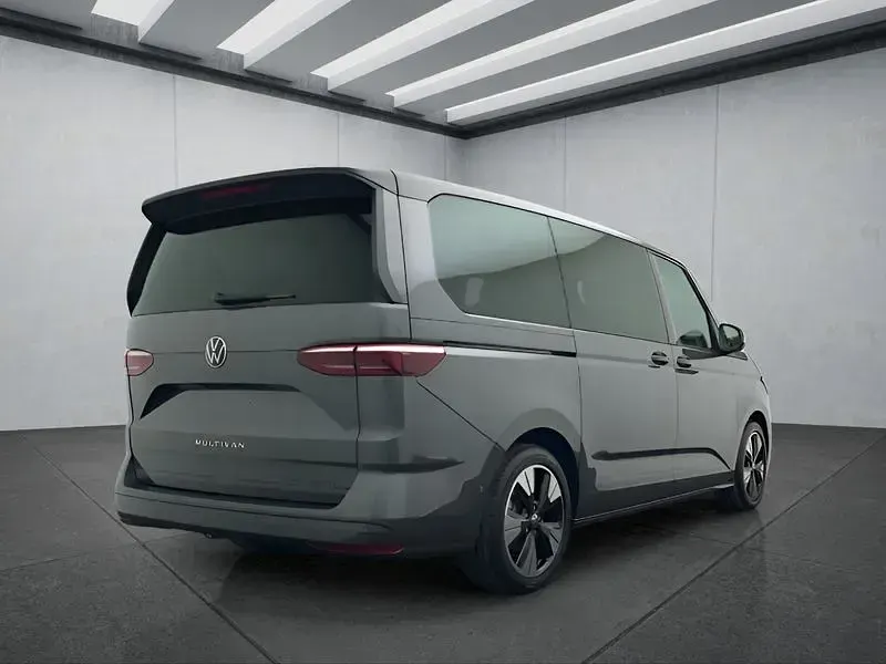 Nouă VW Multivan 150 CP (110 kW) 2025 Gri Monovolum