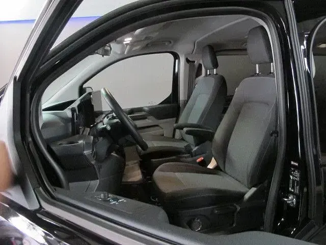 Gebraucht Ford Tourneo Titanium 150 PS (110 kW) 2024 Schwarz Van / Kleinbus