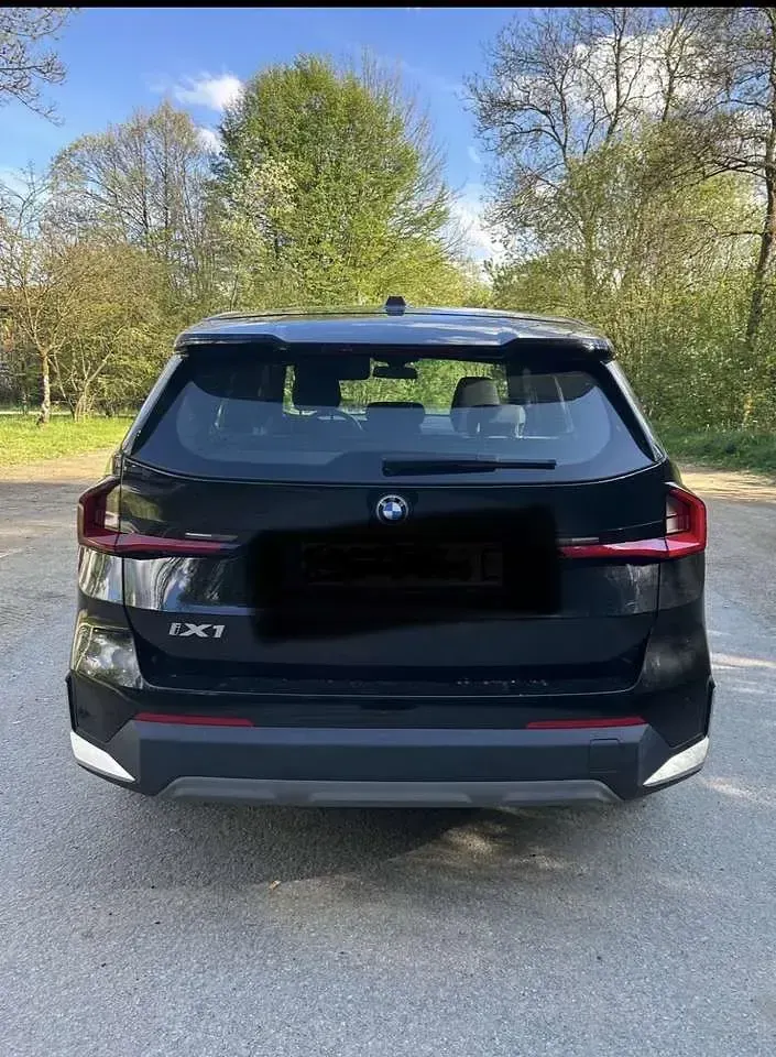 Używany BMW iX1 230 kW (313 KM) 2023 Czarny SUV