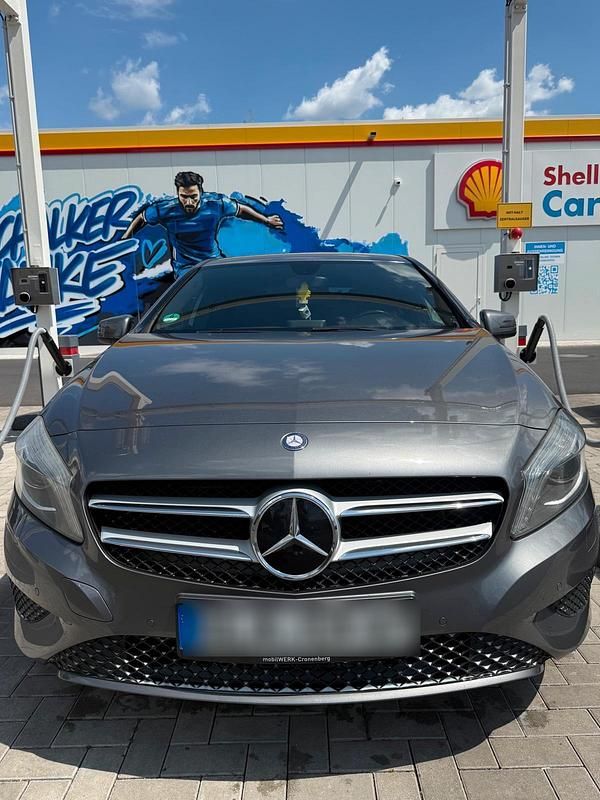 Grau Gebraucht 2013 Mercedes A200 Kleinwagen | 9.500 € - Bild 1/4