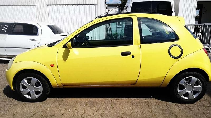 Second-hand Ford Ka 60 CP (44 kW) 2003 Galben Berlinǎ