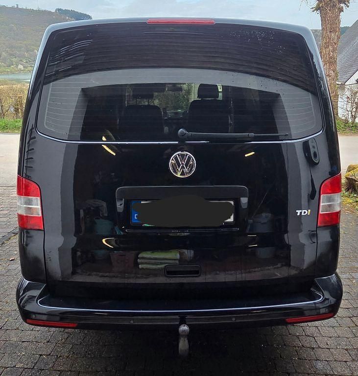 Second-hand VW T5 102 CP (75 kW) 2013 Negru Van
