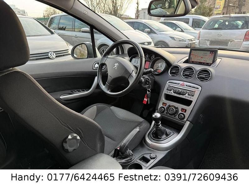 Gebraucht Peugeot 308 Access 111 PS (81 kW) 2012 Weiß Limousine