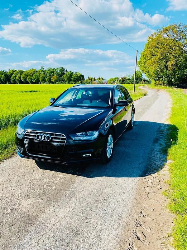Schwarz Gebraucht 2015 Audi A4 Kombi | 12.599 € (Fairer Preis) - Bild 1/4