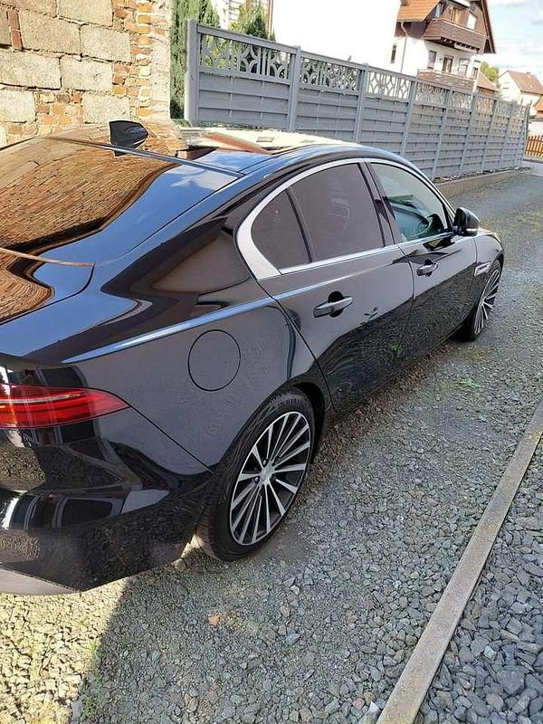 Używany Jaguar XE S 250 KM (183 kW) 2020 Czarny Sedan/Limuzyna