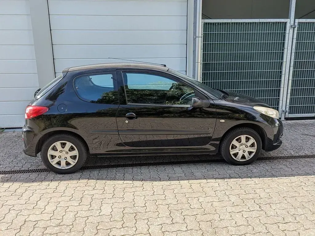 Gebraucht Peugeot 206+ 75 PS (55 kW) 2010 Schwarz Kleinwagen