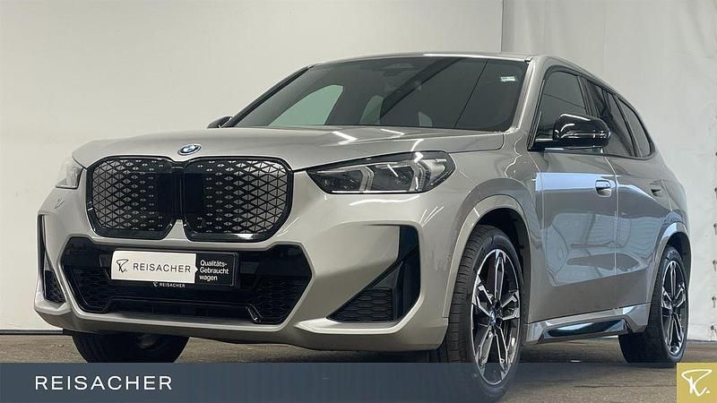 Spacesilber metallic Gebraucht 2023 BMW iX1 Shadowline SUV | 42.990 € (Etwas zu teuer) - Bild 1/4