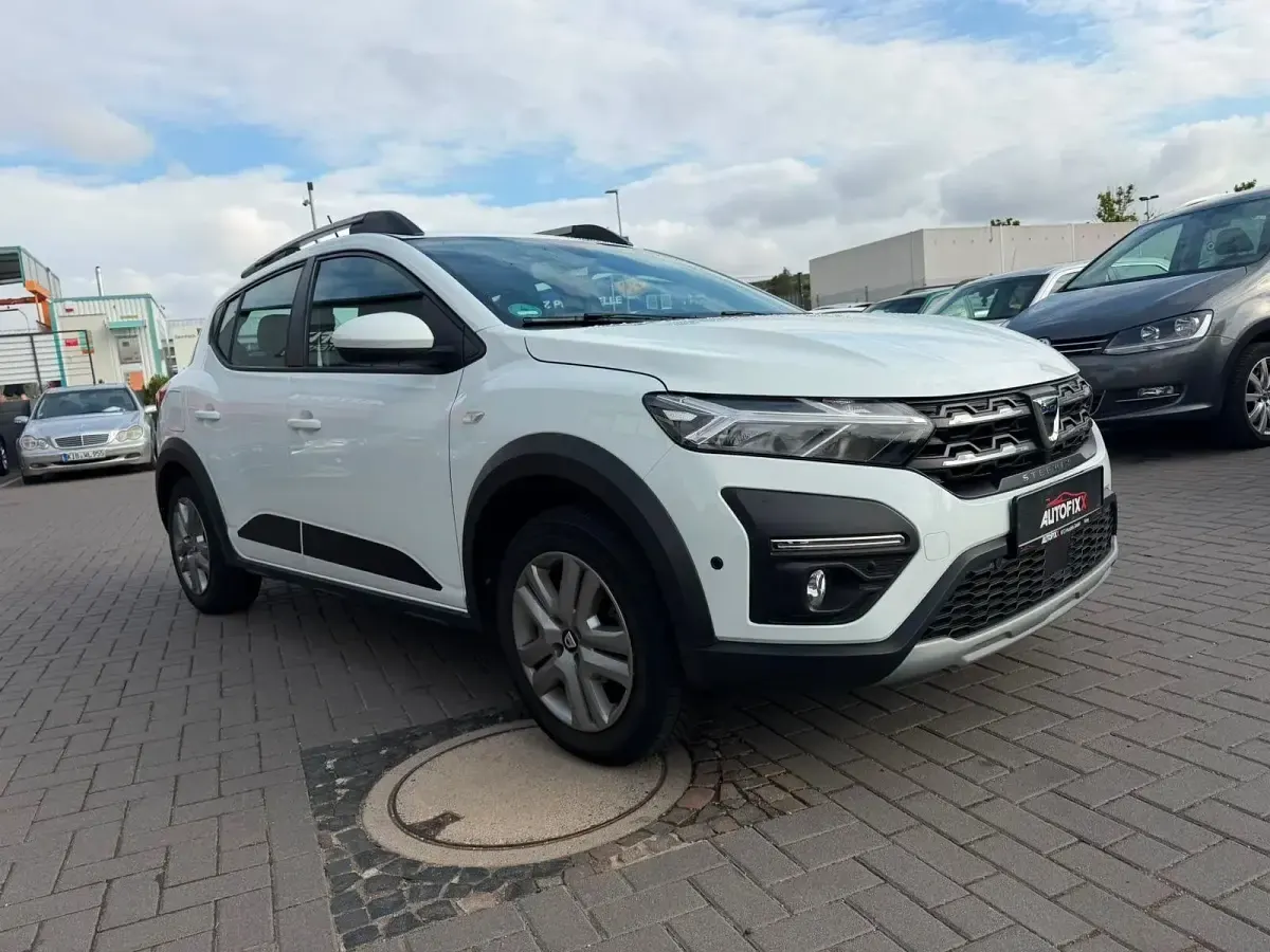 Gebraucht Dacia Sandero Comfort 101 PS (74 kW) 2021 Weiß SUV