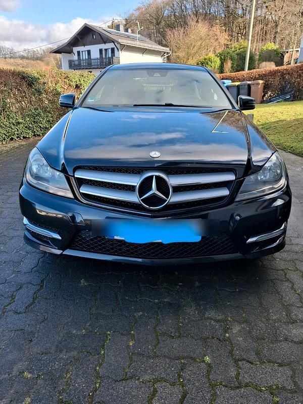 Schwarz Gebraucht 2013 Mercedes C250 AMG line Coupé | 9.500 € (Fairer Preis) - Bild 1/4