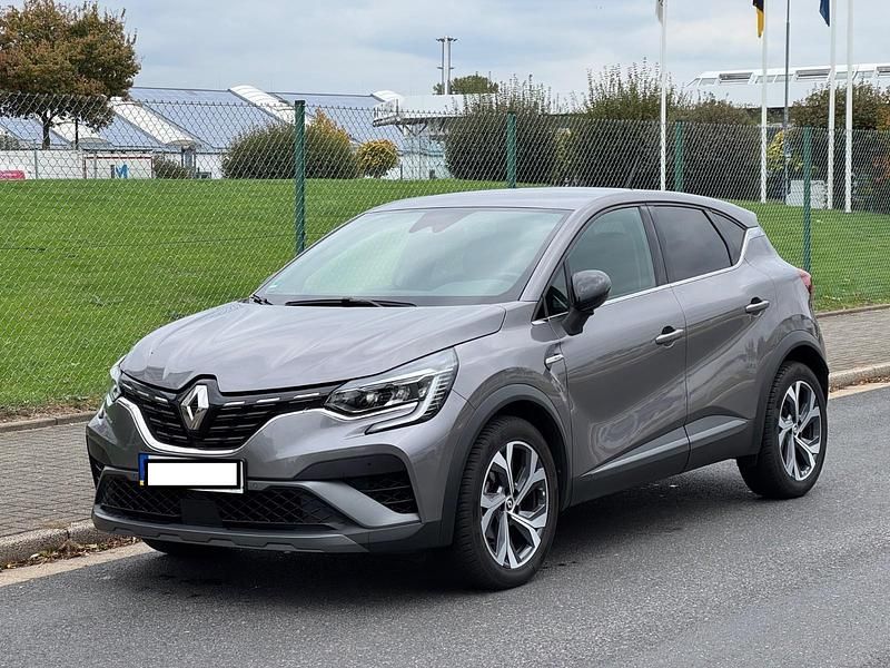 Grau Gebraucht 2022 Renault Captur R.S. SUV | 17.498 € (Superpreis) - Bild 1/4