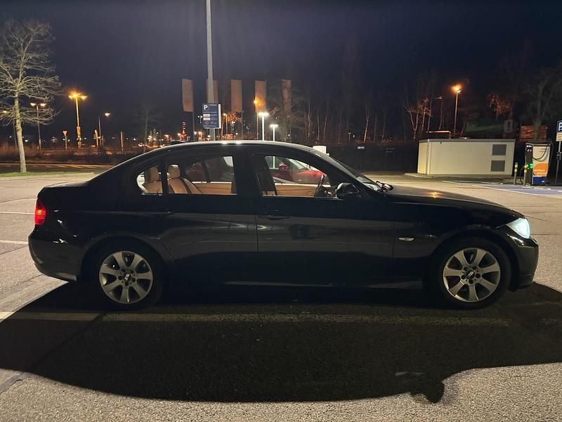 Gebraucht BMW 320 170 PS (125 kW) 2008 Schwarz Limousine