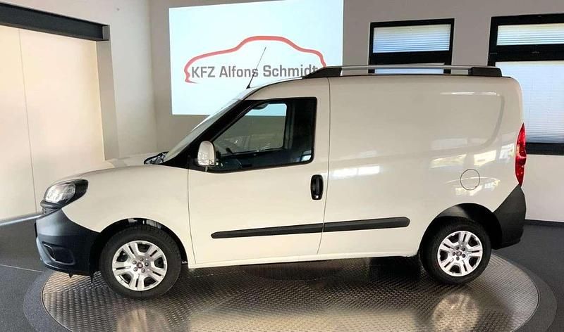 Gebraucht Fiat Doblò 101 PS (74 kW) 2022 Colore esterno (weiß) Van / Kleinbus