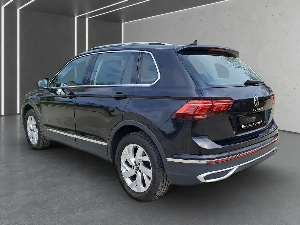 Gebraucht VW Tiguan Elegance 245 PS (180 kW) 2022 Deep black pearlescent (metallic) SUV
