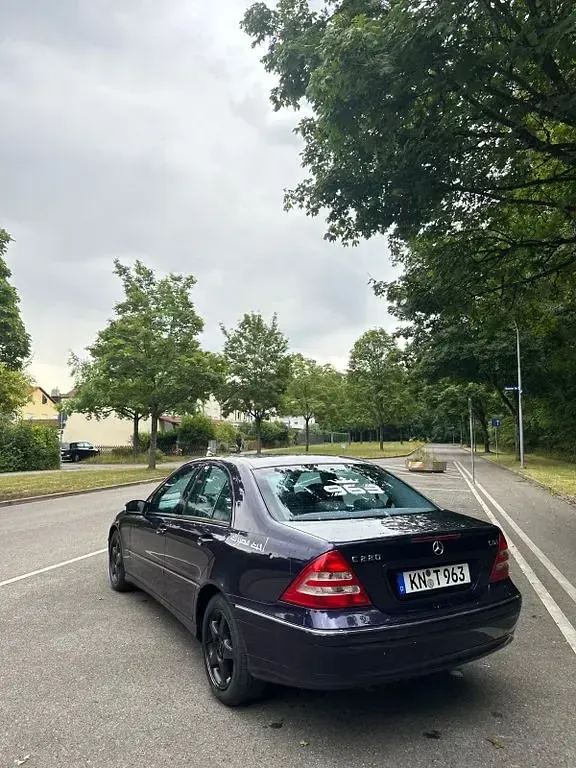 Gebraucht Mercedes C220 Avantgarde 143 PS (105 kW) 2002 Violet Limousine