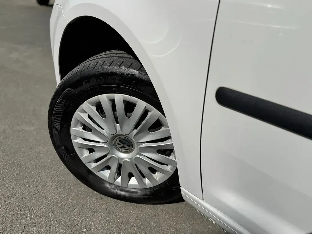 Second-hand VW Caddy 150 CP (110 kW) 2013 Alb Monovolum
