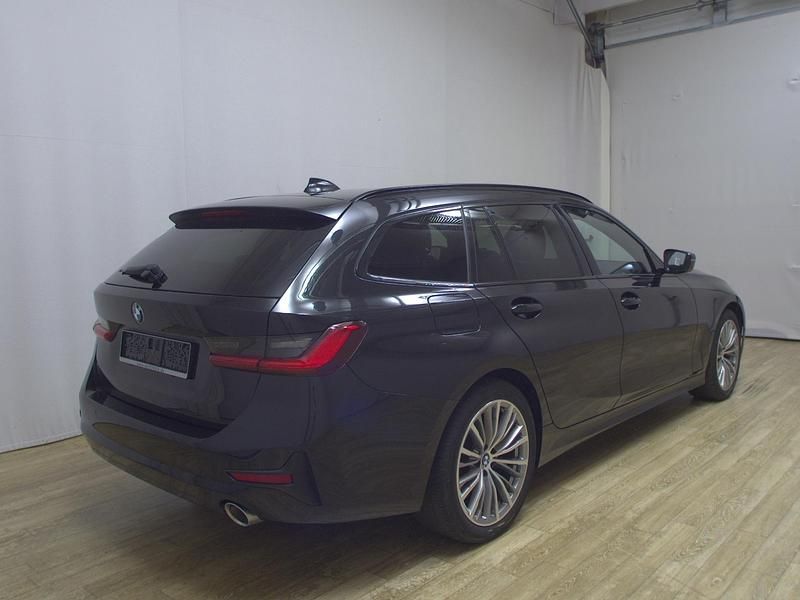 Gebraucht BMW 320 Sport Line 190 PS (139 kW) 2021 Black sapphire metallic (metallic) Kombi