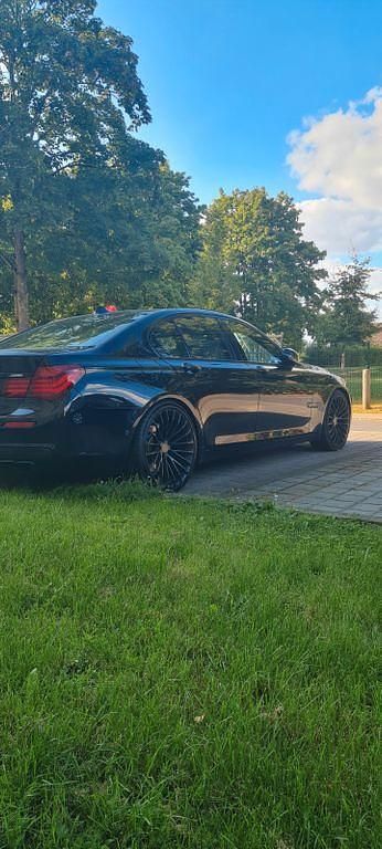 Schwarz Gebraucht 2012 BMW 750 M Sport Limousine | 17.200 € (Superpreis) - Bild 1/4