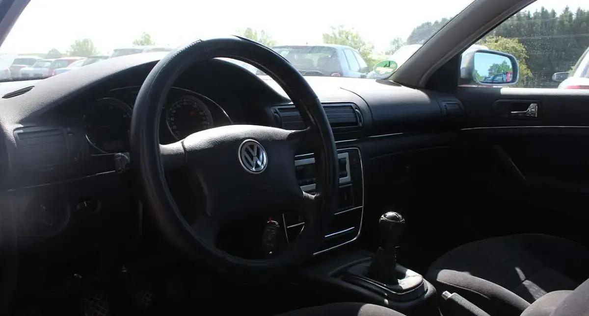 Gebraucht VW Passat Highline 131 PS (96 kW) 2001 Blau Kombi