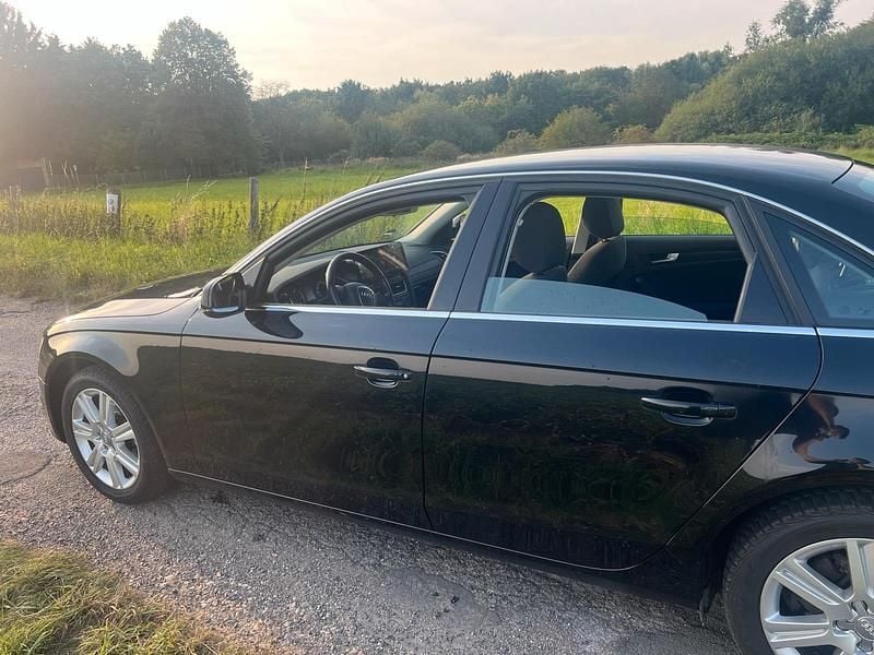 Gebraucht Audi A4 160 PS (117 kW) 2010 Schwarz Limousine