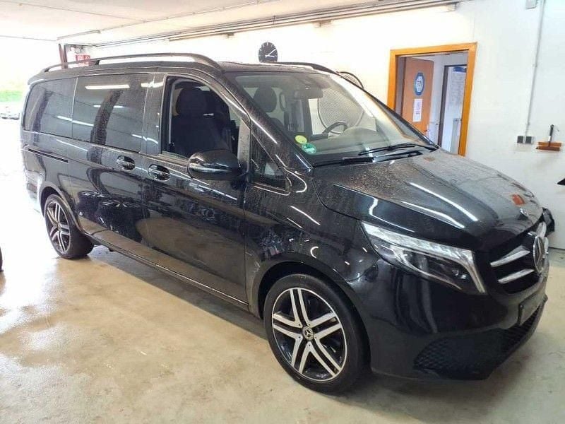 Schwarz obsidianschwarz metallic (metallic) Gebraucht 2021 Mercedes V220 Night Van / Kleinbus | 34.400 € (Superpreis) - Bild 1/3