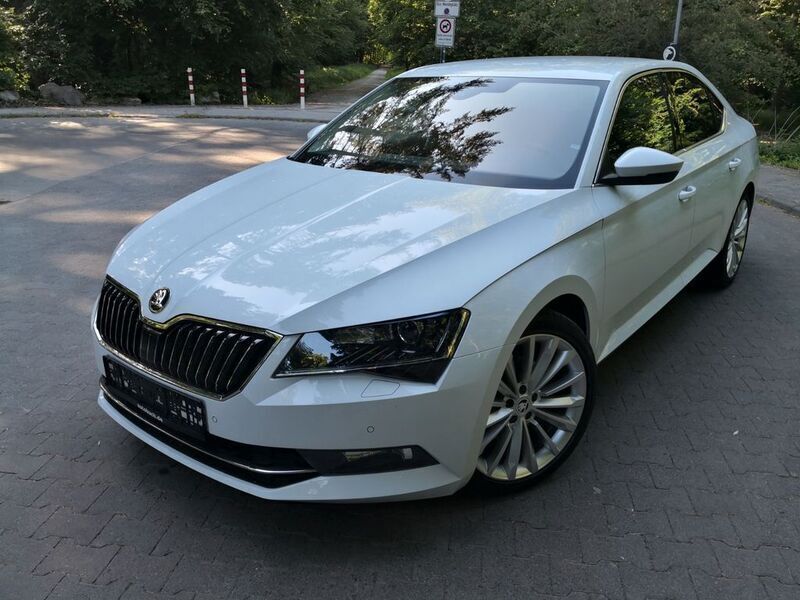 Weiß Gebraucht 2015 Skoda Superb Style Limousine | 19.990 € (Fairer Preis) - Bild 1/4