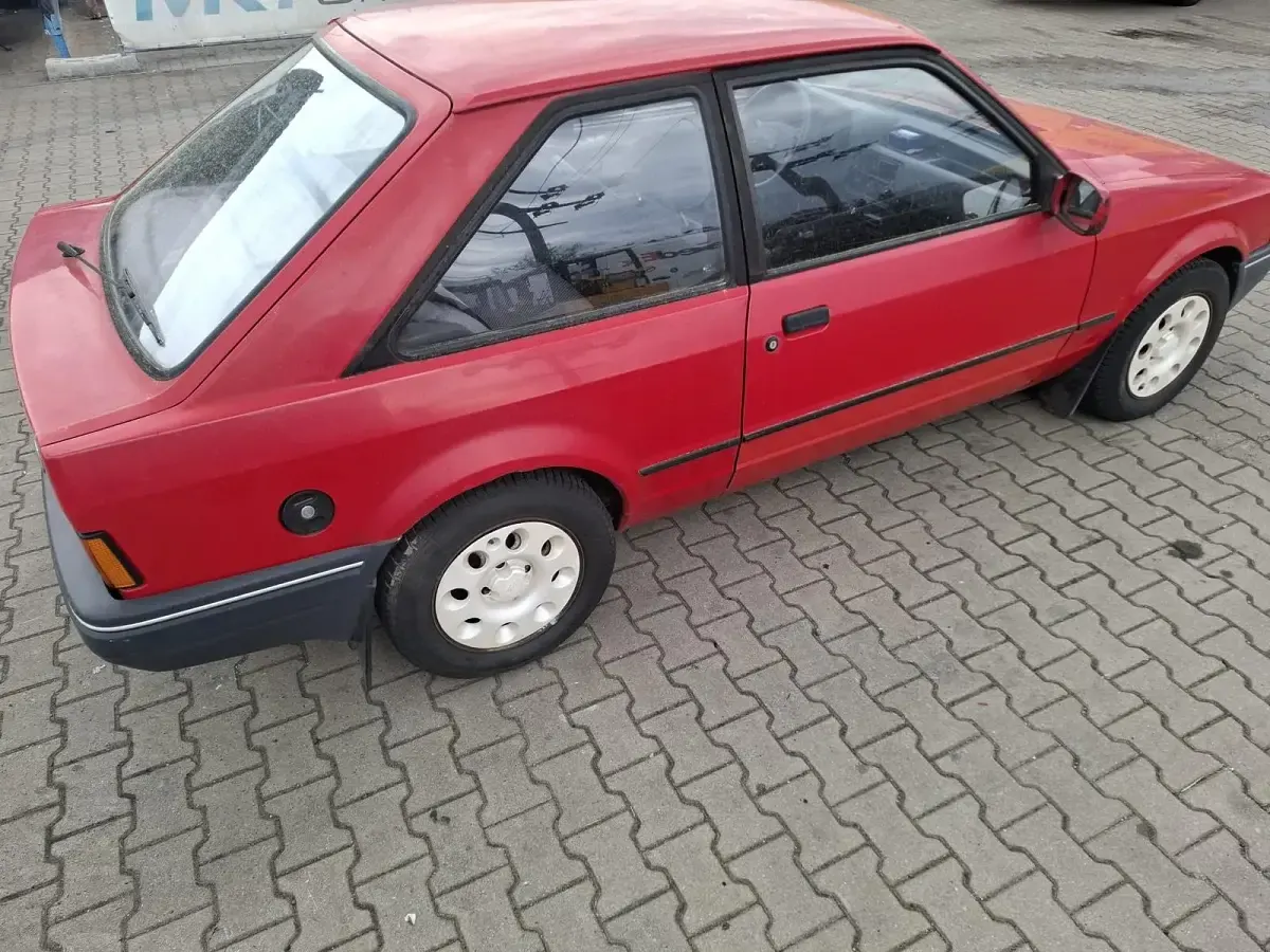 Gebraucht Ford Escort 54 PS (39 kW) 1986 Rot Kleinwagen