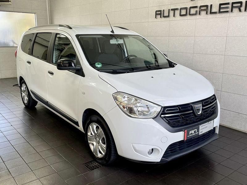 Gebraucht Dacia Lodgy Comfort 116 PS (85 kW) 2021 Weiß Van / Kleinbus