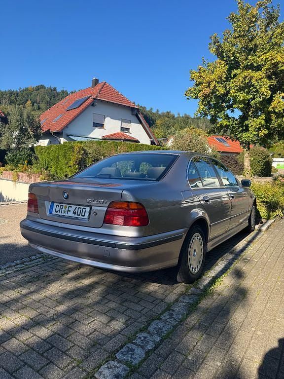 Silber Gebraucht 1998 BMW 520 Limousine | 2.800 € (Fairer Preis) - Bild 1/4