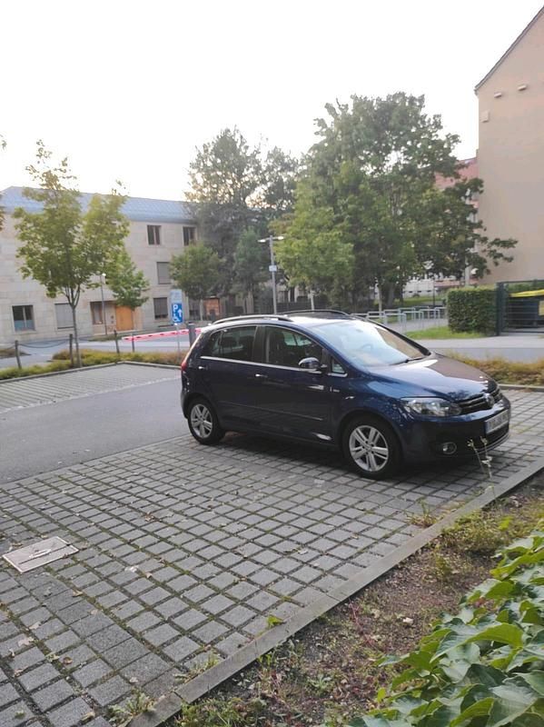 Blau Gebraucht 2012 VW Golf Plus Cross Van / Kleinbus | 6.000 € (Fairer Preis) - Bild 1/4