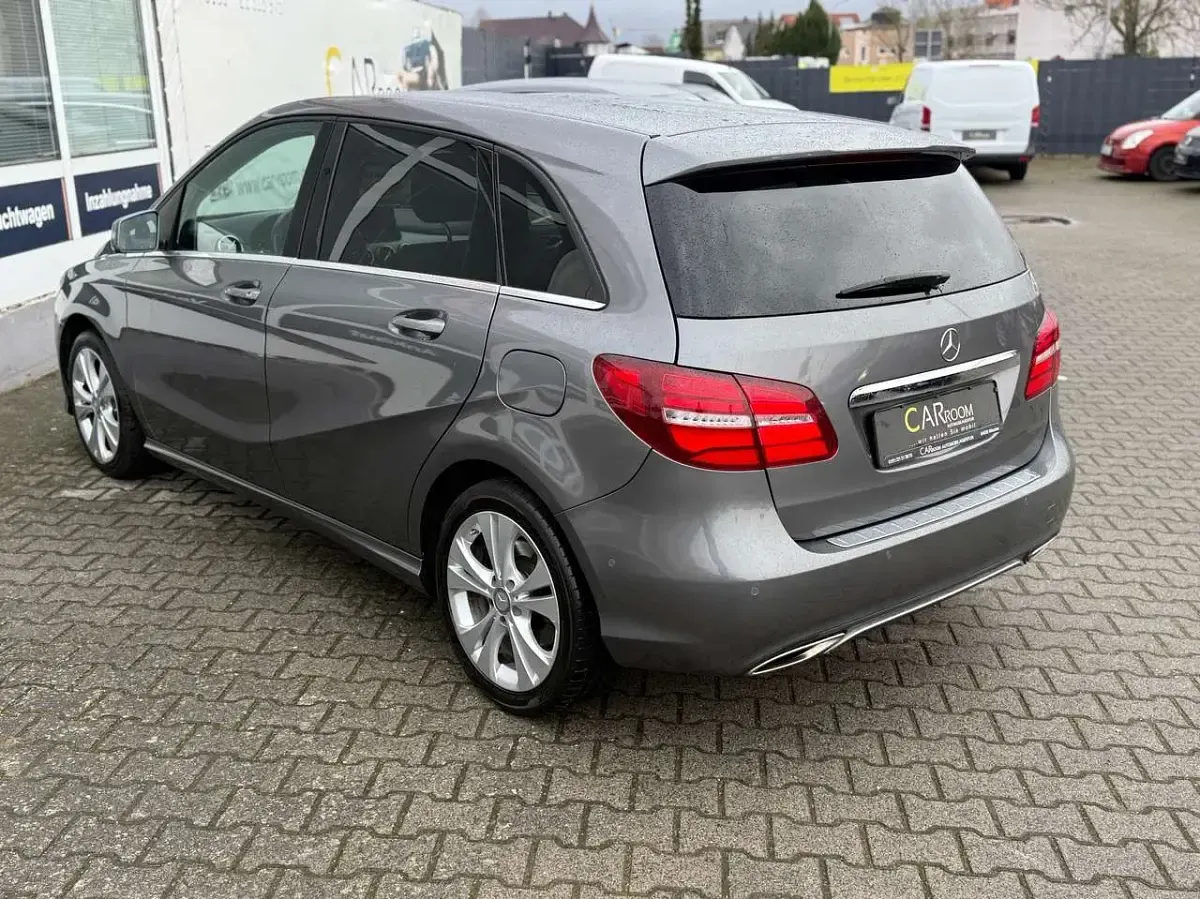 Gebraucht Mercedes B220 177 PS (130 kW) 2016 Mountaingrau  met. Kleinwagen