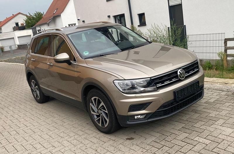 Titanium beige Gebraucht 2018 VW Tiguan Sound SUV | 22.500 € (Guter Preis) - Bild 1/4