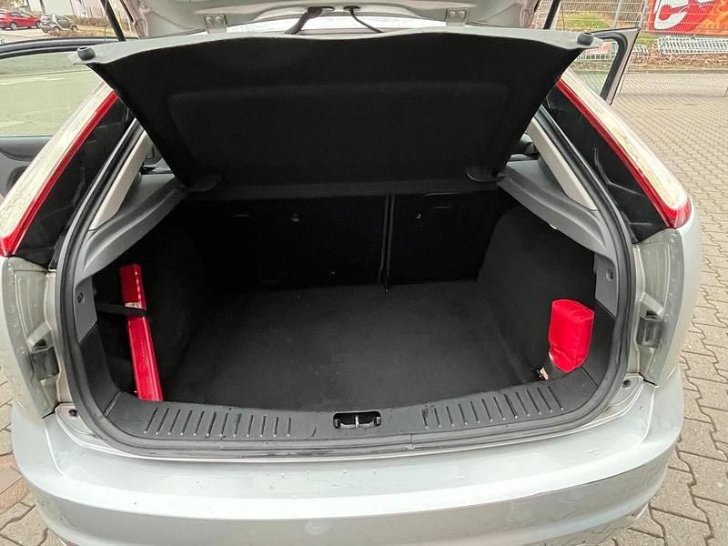 Gebraucht Ford Focus 80 PS (58 kW) 2008 Silber Limousine