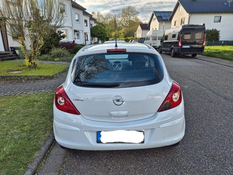 Gebraucht Opel Corsa 69 PS (50 kW) 2014 Weiß Kleinwagen
