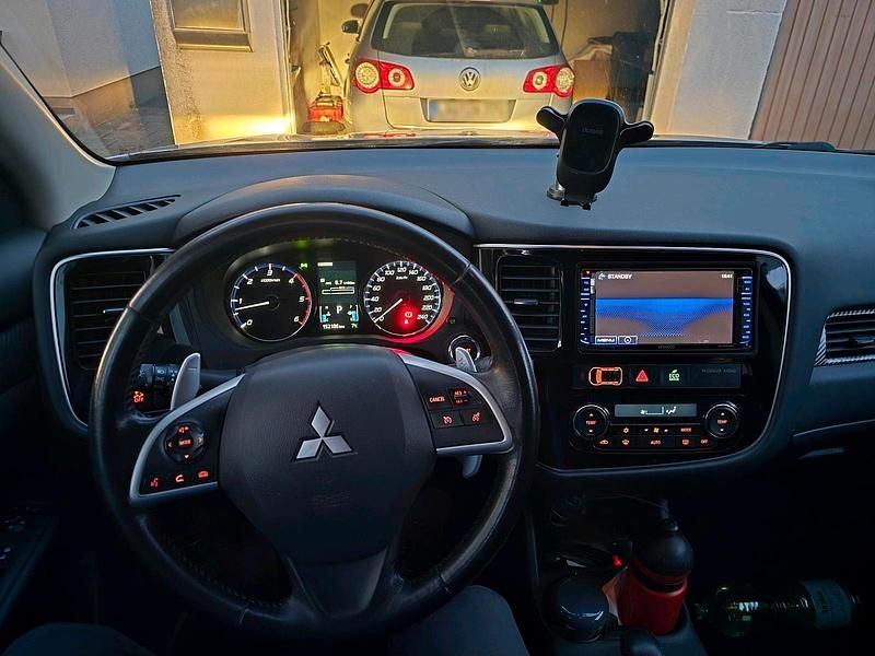 Gebraucht Mitsubishi Outlander 150 PS (110 kW) 2015 Grau SUV