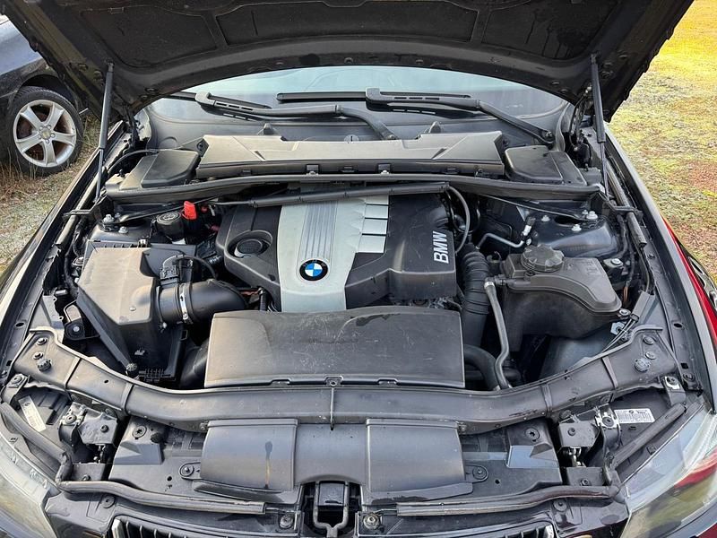 Gebraucht BMW 320 177 PS (130 kW) 2007 Schwarz Kombi