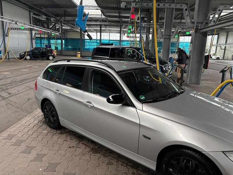 Gebraucht BMW 318 139 PS (102 kW) 2007 Grau Kombi