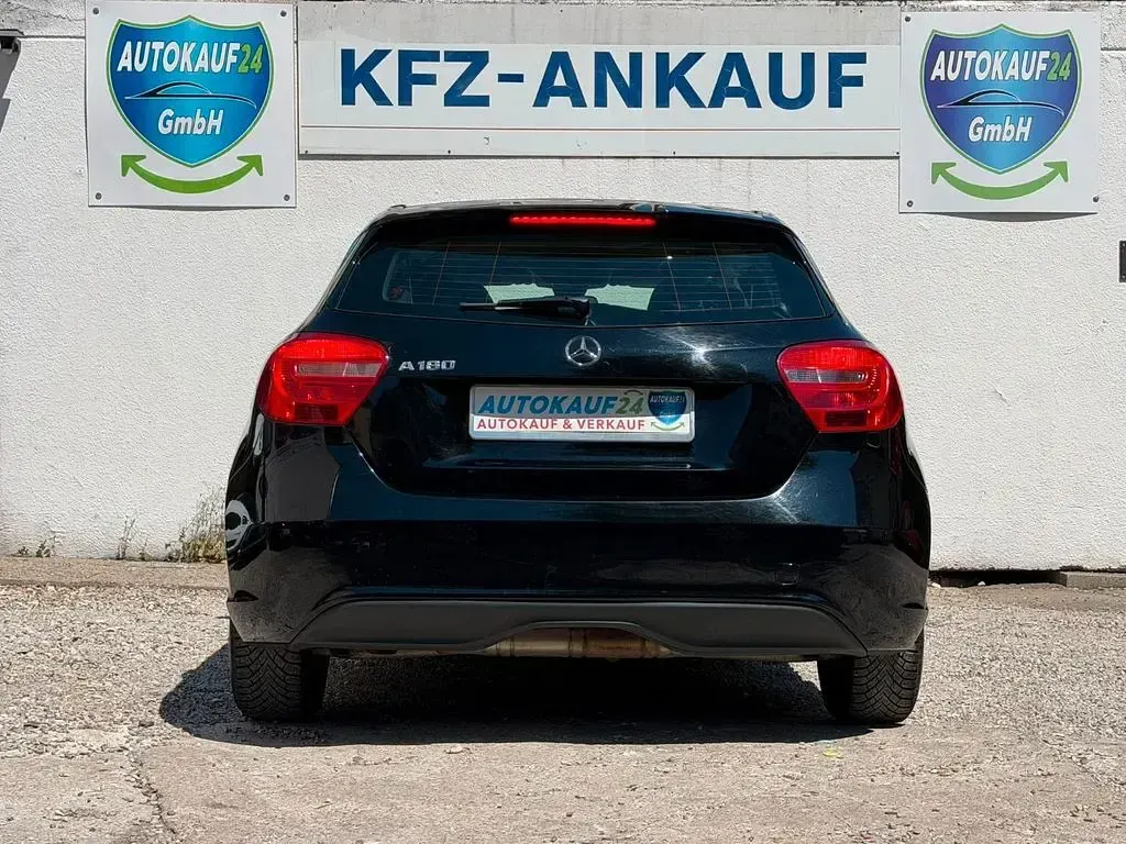 Gebraucht Mercedes A180 122 PS (89 kW) 2014 Schwarz Kleinwagen