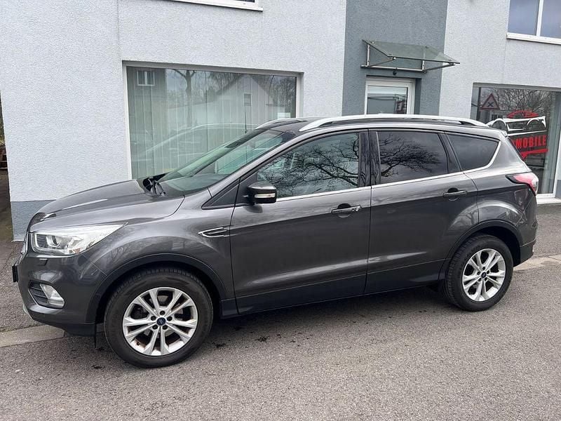 Gebraucht Ford Kuga Titanium 150 PS (110 kW) 2017 Silber SUV